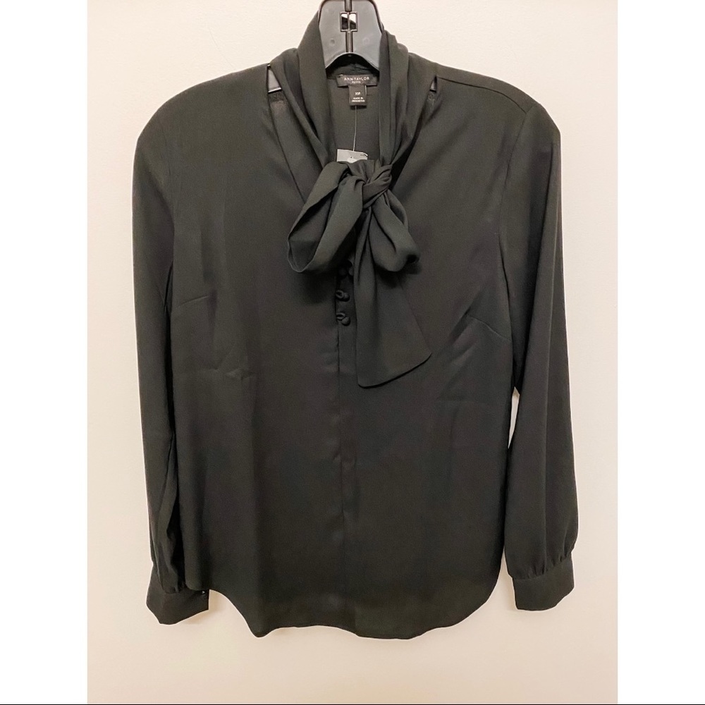 NWT Ann Taylor Lightweight Top